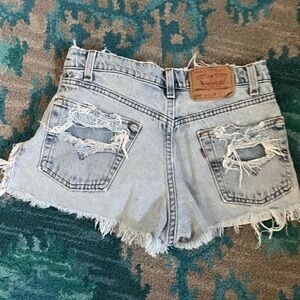 Womens Levis Size 27 shorts